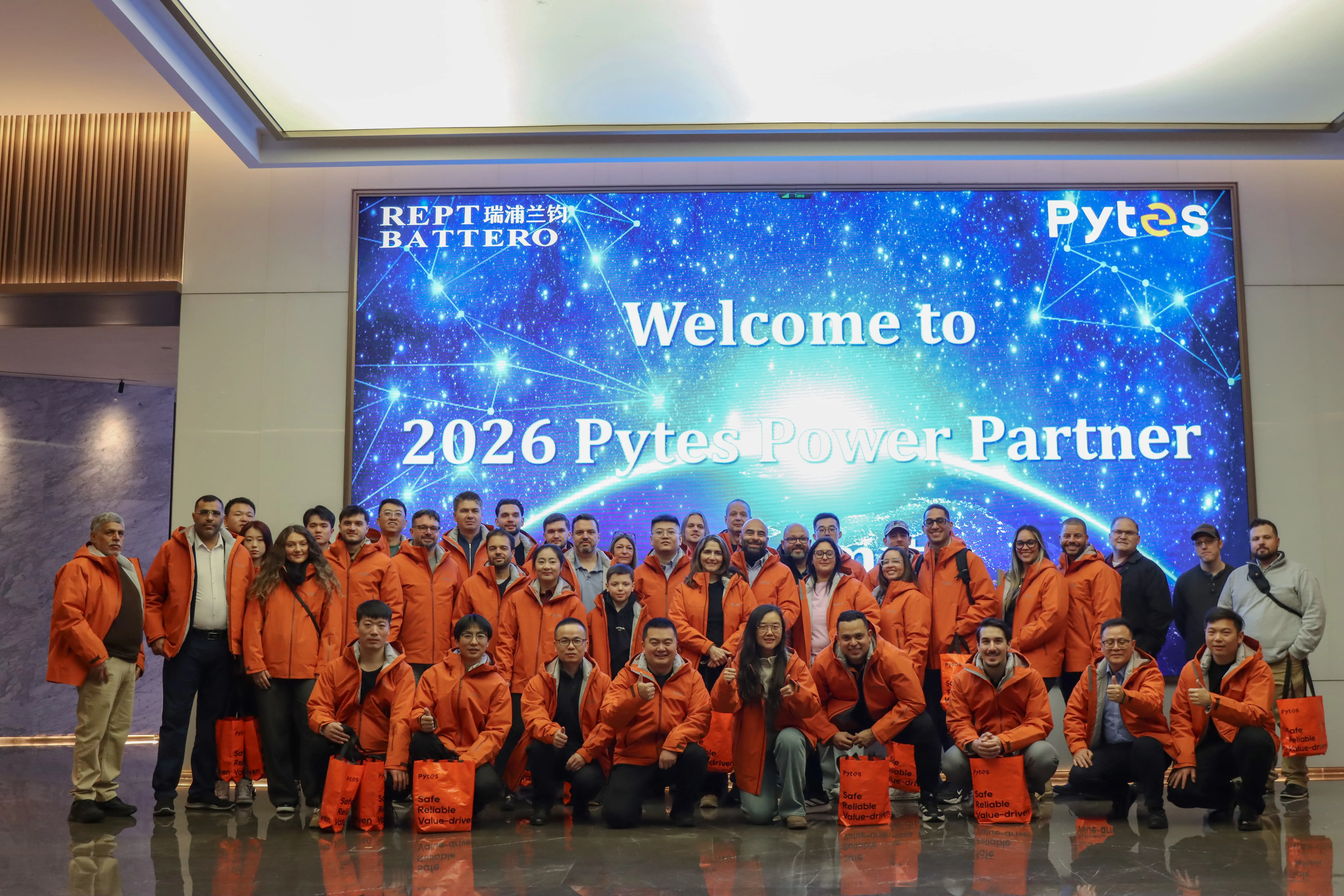 Учасники глобального партнерського саміту Pytes 2026